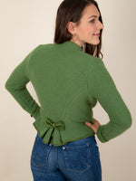 Load image into Gallery viewer, Strickjacke Elisa in Maigrün

