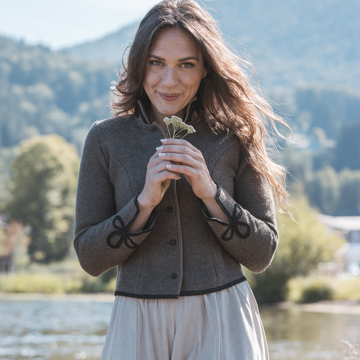 Handgefertigt_bayern_litzlfelder_trachten_strickjacke