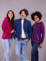Load image into Gallery viewer, Strickjacke mit Kapuze Emily in Violett
