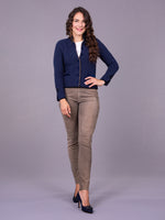 Load image into Gallery viewer, Strickblazer Sofia in Marineblau
