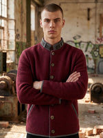 Load image into Gallery viewer, Strickjacke Jonas in Merlotrot
