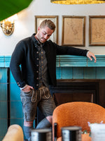 Load image into Gallery viewer, Strickjacke Paul in Schwarz
